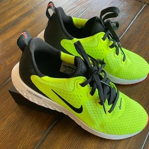 New Nike legend react Youth 6.5 NWOT